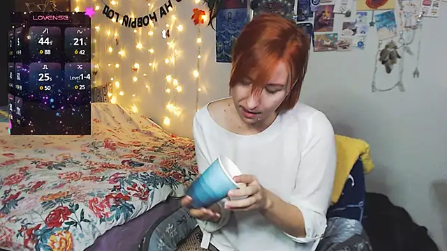 Snapshot of licentia__poetica chatting on 12/18/24, 10:13 licentia poetica online show from 12/18/24, 10:13