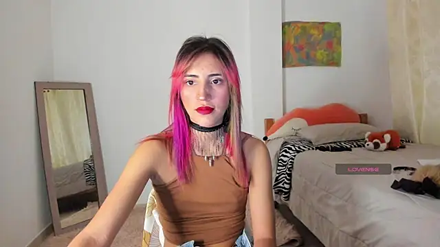 Snapshot of linnie_ chatting on 01/28/25, 12:47 linnie  online show from 01/28/25, 12:47