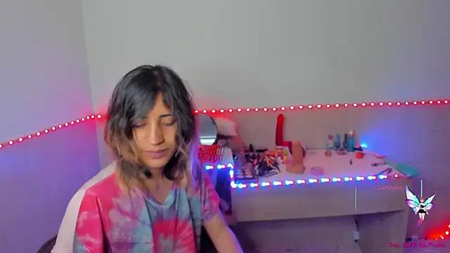 Snapshot of linnie_ chatting on 09/16/25, 08:32 linnie  online show from 09/16/25, 08:32