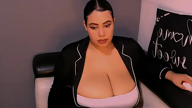 Snapshot of Emmacamille chatting on 11/27/25, 11:18 Emmacamille online show from 11/27/25, 11:18