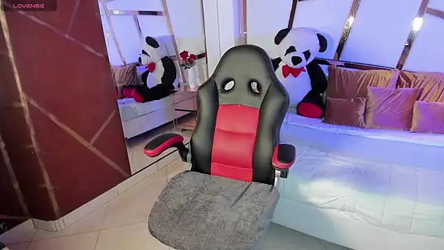 Snapshot of sofia_samuels chatting on 03/15/25, 01:07 sofia samuels online show from 03/15/25, 01:07