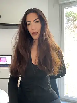 Eyline online show from 04/05/26, 09:28