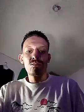 Snapshot of trebollhht chatting on 02/04/25, 12:08 trebollhht online show from 02/04/25, 12:08