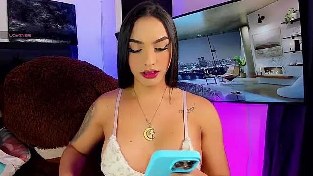 Snapshot of Maryonthemoon chatting on 11/13/25, 05:39 Maryonthemoon online show from 11/13/25, 05:39