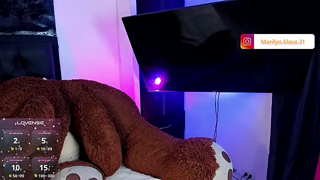 Snapshot of Maryonthemoon chatting on 11/23/25, 11:21 Maryonthemoon online show from 11/23/25, 11:21