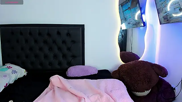 Maryonthemoon online show from 03/29/26, 03:39