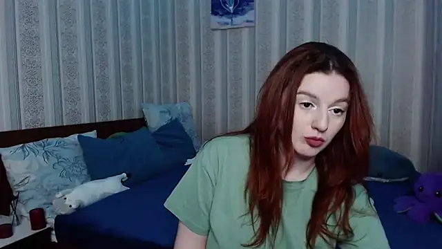 Snapshot of JulthHell chatting on 09/24/25, 01:31 JulthHell online show from 09/24/25, 01:31