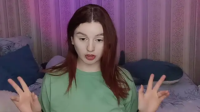 Snapshot of JulthHell chatting on 12/20/25, 10:39 JulthHell online show from 12/20/25, 10:39