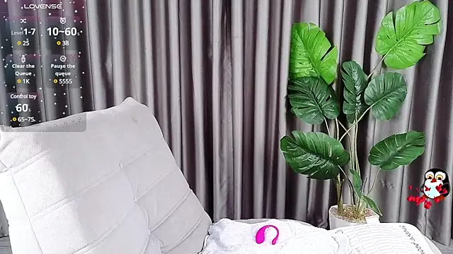 Snapshot of -----Sue----- chatting on 03/15/25, 04:24 -----Sue----- online show from 03/15/25, 04:24