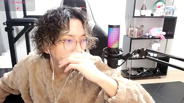 Snapshot of Shizukuu chatting on 03/09/25, 04:27 Shizukuu online show from 03/09/25, 04:27