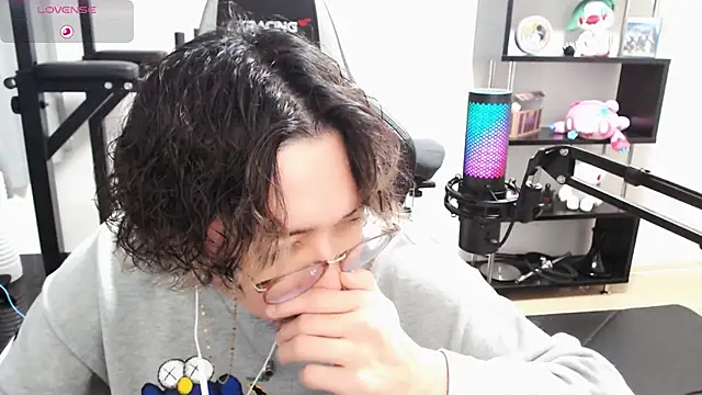 Snapshot of Shizukuu chatting on 03/16/25, 12:44 Shizukuu online show from 03/16/25, 12:44