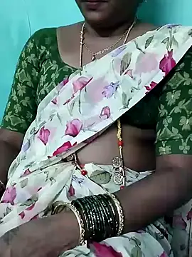 Snapshot of kasmika_kasmika chatting on 12/19/24, 04:46 kasmika kasmika online show from 12/19/24, 04:46