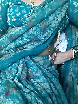 Snapshot of kasmika_kasmika chatting on 12/22/24, 06:37 kasmika kasmika online show from 12/22/24, 06:37