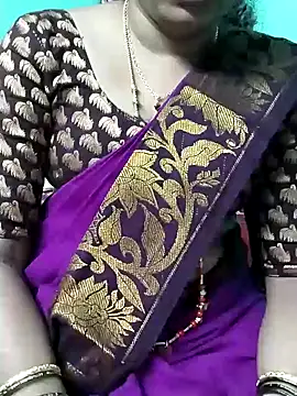 Snapshot of kasmika_kasmika chatting on 12/25/24, 03:49 kasmika kasmika online show from 12/25/24, 03:49