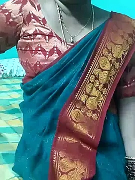 Snapshot of kasmika_kasmika chatting on 01/12/25, 04:18 kasmika kasmika online show from 01/12/25, 04:18