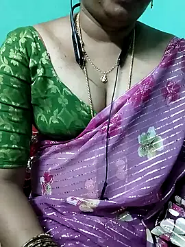 Snapshot of kasmika_kasmika chatting on 02/06/25, 07:40 kasmika kasmika online show from 02/06/25, 07:40