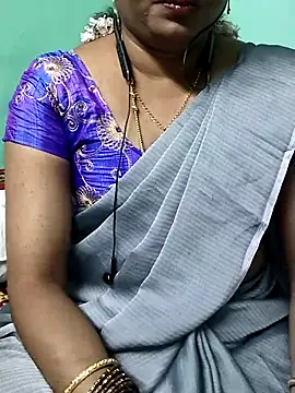 Snapshot of kasmika_kasmika chatting on 02/14/25, 04:09 kasmika kasmika online show from 02/14/25, 04:09