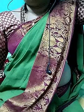 Snapshot of kasmika_kasmika chatting on 02/23/25, 04:57 kasmika kasmika online show from 02/23/25, 04:57