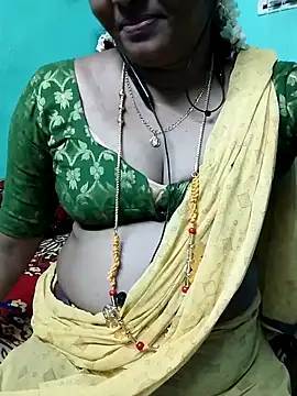 Snapshot of kasmika_kasmika chatting on 03/17/25, 07:58 kasmika kasmika online show from 03/17/25, 07:58