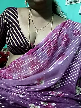 Snapshot of kasmika_kasmika chatting on 03/19/25, 05:39 kasmika kasmika online show from 03/19/25, 05:39