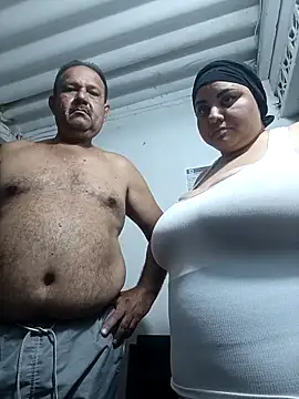 tetasgrandes karol online show from 04/15/26, 04:08