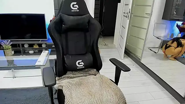 Snapshot of Beauty_Anne chatting on 12/10/24, 07:47 Beauty Anne online show from 12/10/24, 07:47