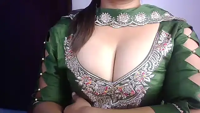 Snapshot of KhwahisHH chatting on 09/22/25, 06:43 KhwahisHH online show from 09/22/25, 06:43