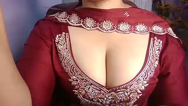 Snapshot of KhwahisHH chatting on 11/02/25, 04:31 KhwahisHH online show from 11/02/25, 04:31