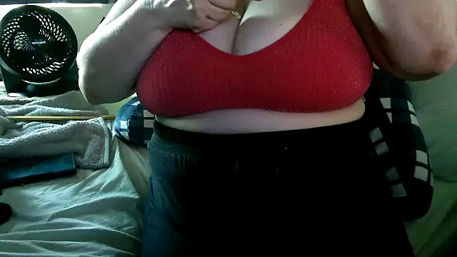 Snapshot of WHITEDAROSE chatting on 10/02/25, 09:33 WHITEDAROSE online show from 10/02/25, 09:33