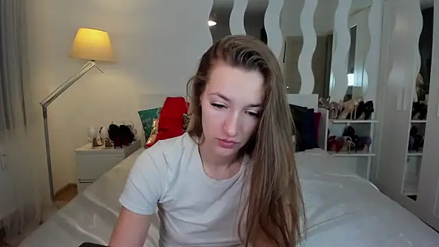 KateRedgar online show from 02/03/25, 02:02