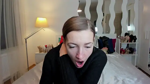 KateRedgar online show from 02/17/25, 02:04