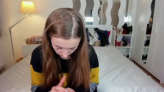 KateRedgar online show from 03/05/25, 04:46