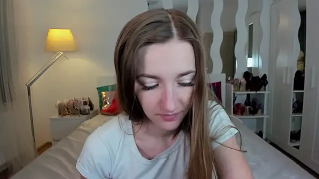 KateRedgar online show from 03/18/25, 04:48