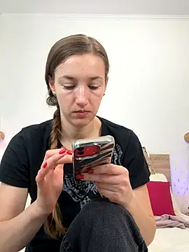 KateRedgar online show from 11/08/25, 09:53