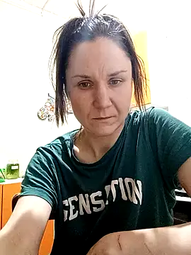 Snapshot of Holly_Bette chatting on 02/04/25, 04:48 Holly Bette online show from 02/04/25, 04:48