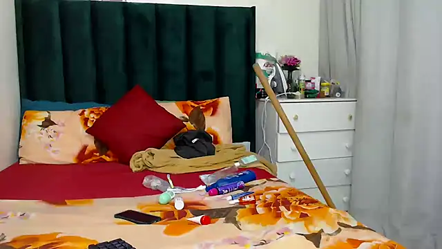 Snapshot of GaggingQueenxx chatting on 11/26/25, 01:34 GaggingQueenxx online show from 11/26/25, 01:34