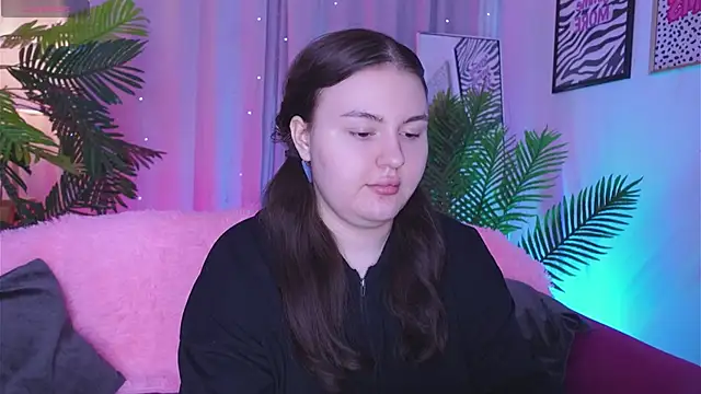 Mia  Peach online show from 03/08/25, 10:34