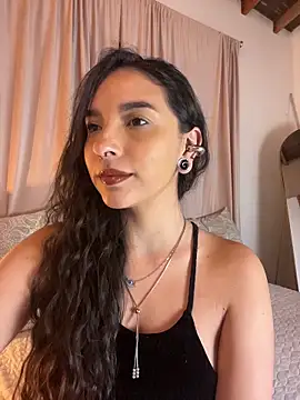 ThaliaRivera  online show from 06/05/26, 07:03
