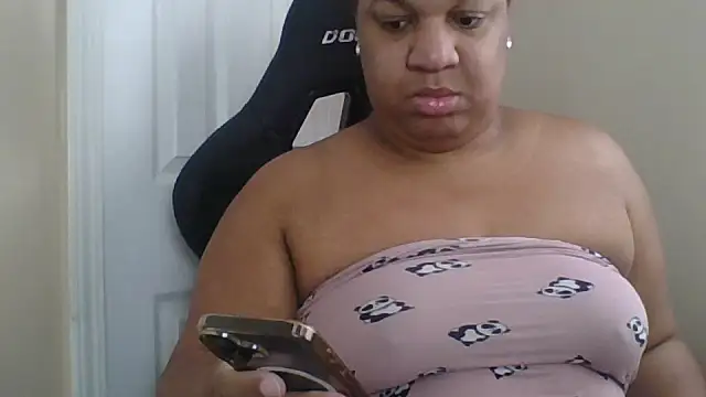 Snapshot of Badgirlbrittt chatting on 12/17/25, 03:51 Badgirlbrittt online show from 12/17/25, 03:51