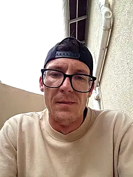 Snapshot of TheSouthernKing chatting on 12/17/25, 09:59 TheSouthernKing online show from 12/17/25, 09:59