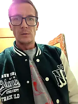 Snapshot of TheSouthernKing chatting on 12/22/25, 10:07 TheSouthernKing online show from 12/22/25, 10:07