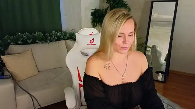 Charming Daphny online show from 12/12/24, 10:34