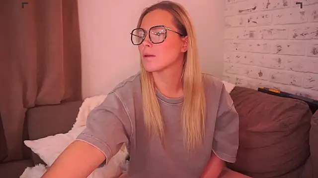 Charming Daphny online show from 03/18/25, 04:04