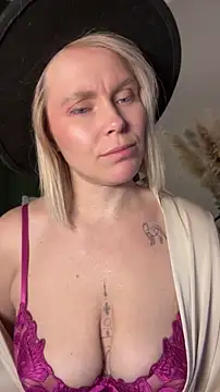 Charming Daphny online show from 04/08/26, 04:40