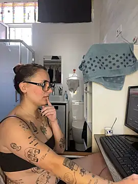 Hawitxui online show from 10/28/25, 11:47