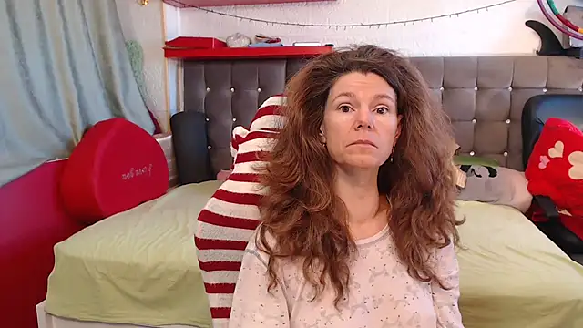 Snapshot of kellyterapy chatting on 11/24/25, 09:42 kellyterapy online show from 11/24/25, 09:42