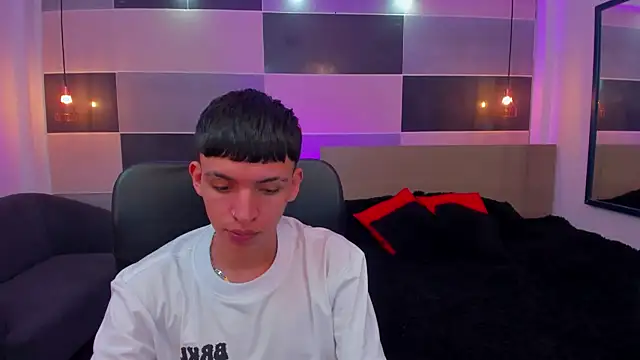 Snapshot of Juan_Nd_Steven chatting on 12/03/24, 04:47 Juan Nd Steven online show from 12/03/24, 04:47