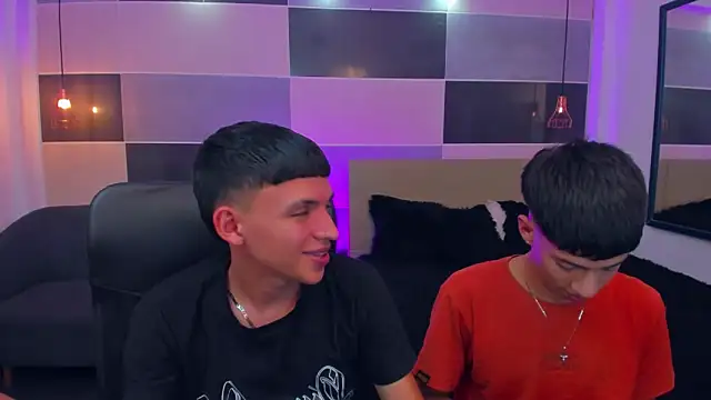 Snapshot of Juan_Nd_Steven chatting on 12/12/24, 07:30 Juan Nd Steven online show from 12/12/24, 07:30