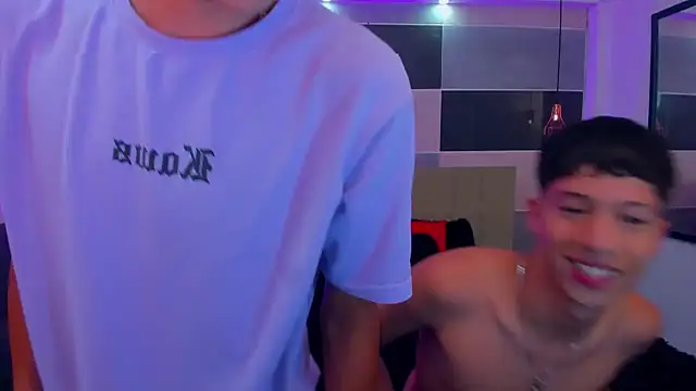 Snapshot of Juan_Nd_Steven chatting on 12/13/24, 04:43 Juan Nd Steven online show from 12/13/24, 04:43