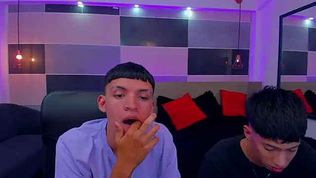 Snapshot of Juan_Nd_Steven chatting on 12/13/24, 09:24 Juan Nd Steven online show from 12/13/24, 09:24